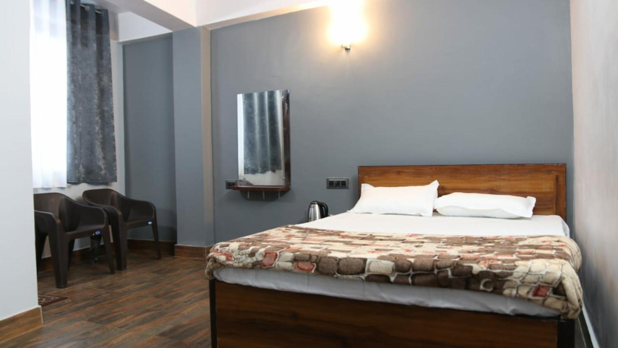 Hotel Pitstop Darjeeling - Excellent Service Recommended & Couple Friendly Exteriör bild