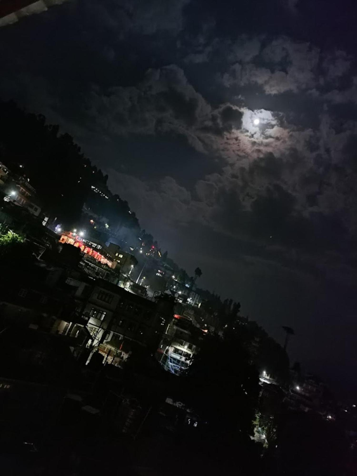 Hotel Pitstop Darjeeling - Excellent Service Recommended & Couple Friendly Exteriör bild