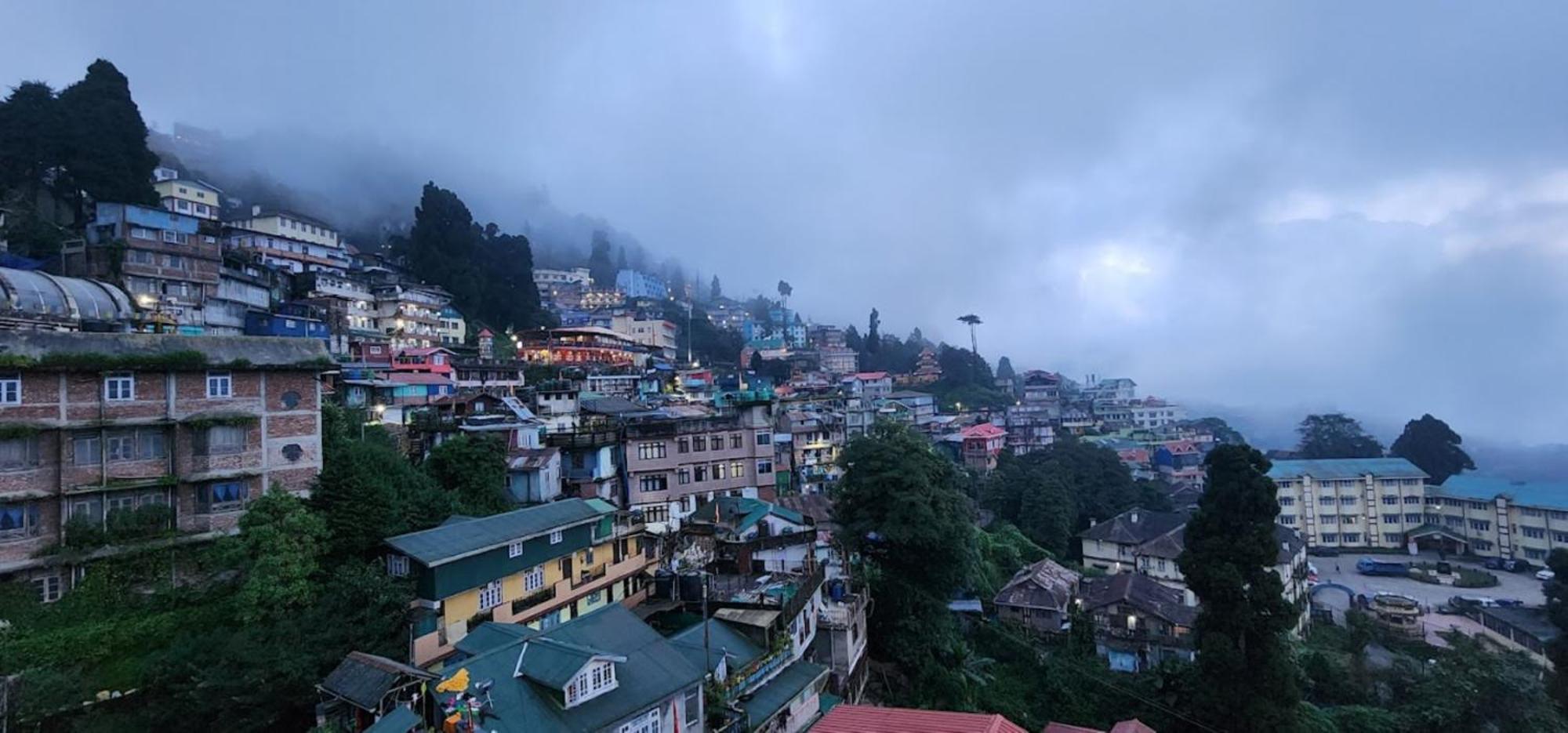 Hotel Pitstop Darjeeling - Excellent Service Recommended & Couple Friendly Exteriör bild