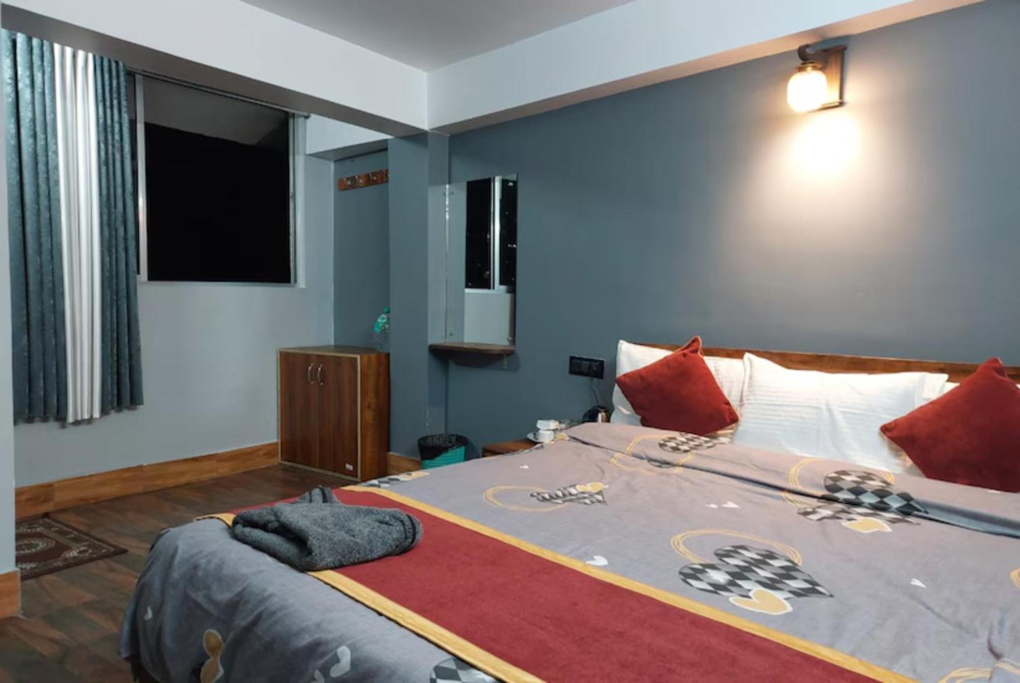 Hotel Pitstop Darjeeling - Excellent Service Recommended & Couple Friendly Exteriör bild
