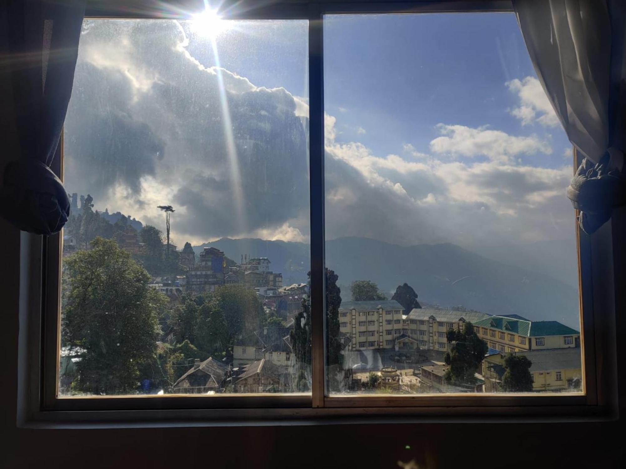 Hotel Pitstop Darjeeling - Excellent Service Recommended & Couple Friendly Exteriör bild