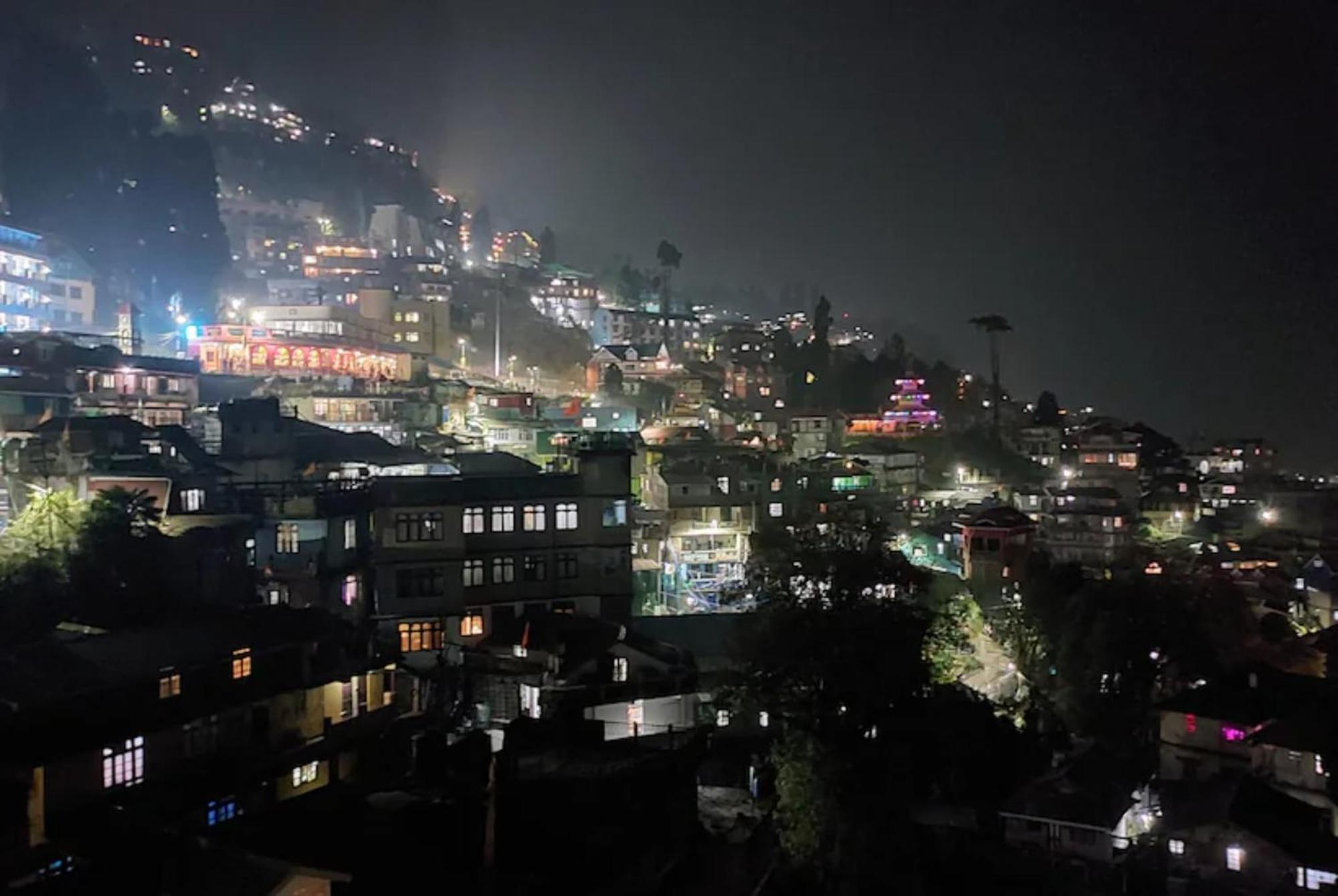 Hotel Pitstop Darjeeling - Excellent Service Recommended & Couple Friendly Exteriör bild
