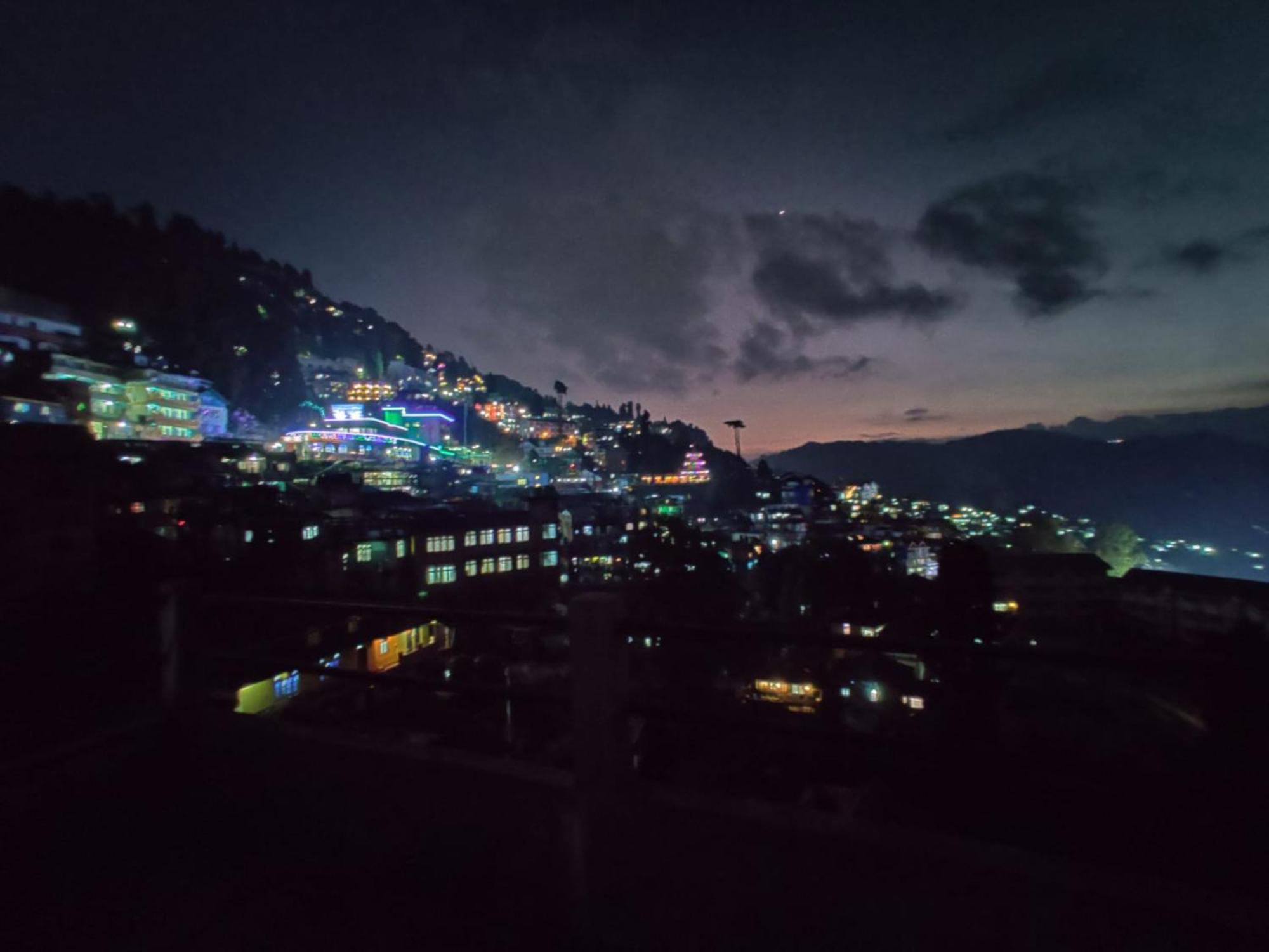 Hotel Pitstop Darjeeling - Excellent Service Recommended & Couple Friendly Exteriör bild